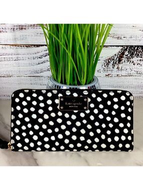 Kate Spade Black and White Polka‎ Dot wallet guc